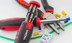 Zestaw małego elektryka: Podstawowe komponenty i ich zastosowania
