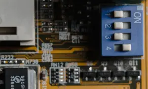 Kurs elektroniki: Jak zacząć naukę i co warto wiedzieć o podstawach?