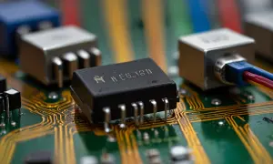 NE555: Jak działa i jakie ma zastosowania w projektach elektronicznych?