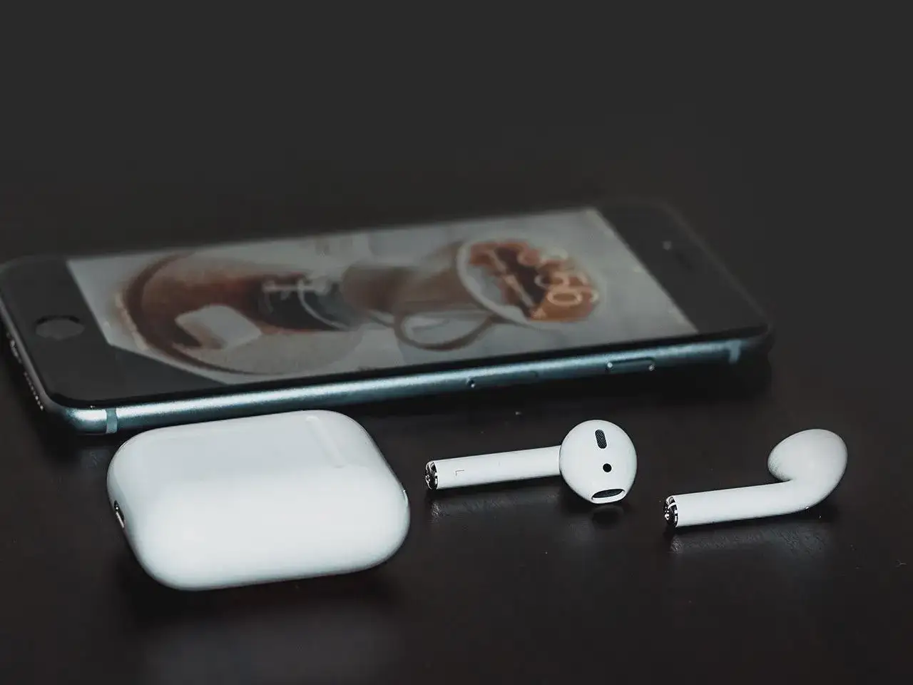 Zdjęcie Ile kosztują słuchawki do iPhone? Ceny, porównania i najlepsze modele
